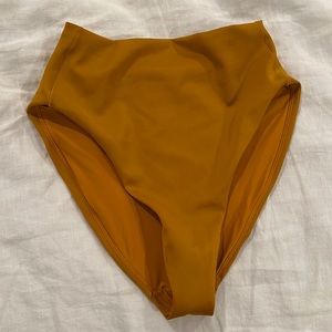 Left on Friday Hi Hi Bottom Gold Medium